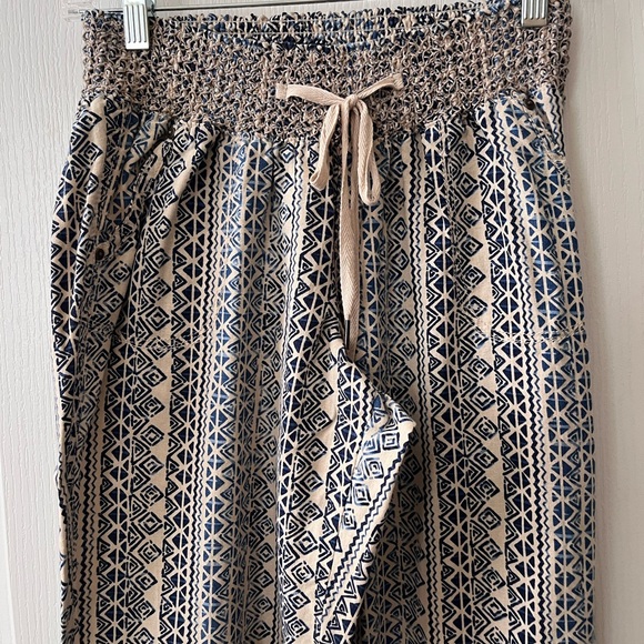 Patterned Wide Leg Pants - Picture 4 of 4